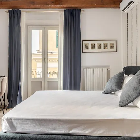 Piazza Di Spagna 2 Bedrooms And 5 Juliet Balcony * 로마