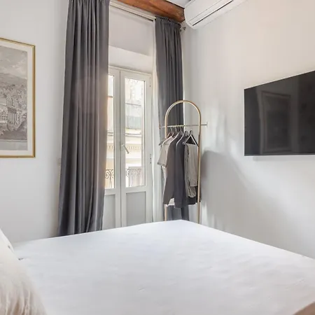 Piazza Di Spagna 2 Bedrooms And 5 Juliet Balcony Apartmán