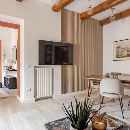 Piazza Di Spagna 2 Bedrooms And 5 Juliet Balcony *