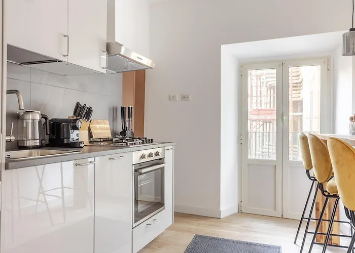 Piazza Di Spagna 2 Bedrooms And 5 Juliet Balcony 로마