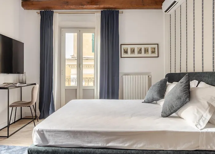 Piazza Di Spagna 2 Bedrooms And 5 Juliet Balcony * 로마