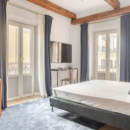 Piazza Di Spagna 2 Bedrooms And 5 Juliet Balcony Daire