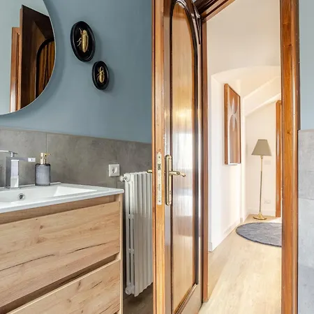 Piazza Di Spagna 2 Bedrooms And 5 Juliet Balcony *